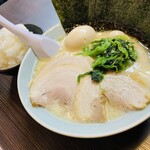 横浜家系ラーメン 魂心家 厚木インター店 - 塩豚骨631ラーメン