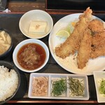 かつ廣 - 薬味3種・おろし出汁つゆ・冷奴・漬け物・豚肉入り味噌汁！！薬味を使ってお茶漬けで〆もありですよ♪