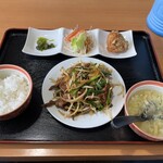 台湾料理 雪梅園 - 日替りランチのニラレバ炒め¥700