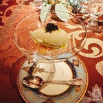 La maison du caviar 17℃ - フロマージュジェラートにキャビアが！絶妙なコンビネーションです！