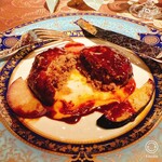 La maison du caviar 17℃ - お肉ごろごろの贅沢ハンバーグ、ソースも深く複雑な甘みがあって素晴らしかった！
