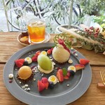aomugi菓子店 - 料理写真:冬のお皿1750円　完熟りんごティー550円