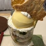 Art Gallery Cafe 茶々華 - パフェ後方