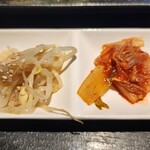 焼肉 ISSA - モヤシナムル・キムチ