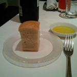 レストラン ラッセ - 自家製のフォカッチャ！非常に柔らかく、雪融けの優しさが♪