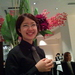 レストラン ラッセ - 笑顔のホールスタッフ