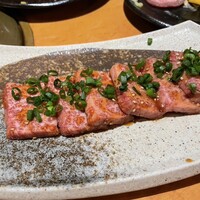 ホルモン焼肉 富や 栄店 - 