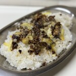 かれーの店 うどん  - オイスターゴッド（薬膳）のご飯大盛り、焼とまと