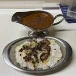 かれーの店 うどん  - オイスターゴッド（薬膳）のご飯大盛り、焼とまと