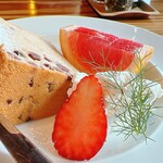 Repos - シフォンケーキと紅茶のセット