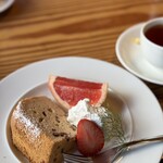 Repos - シフォンケーキと紅茶のセット