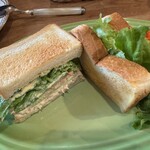 La theiere - カニ・ツナ・アボカドサンドイッチ、ラペサラダ