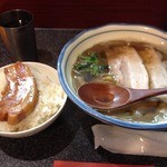 烈志笑魚油 麺香房 三く - お昼の三くセット！！かけラーメン＋角煮ごはん（880円）