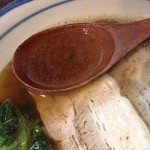 烈志笑魚油 麺香房 三く - かけラーメン（800円）スープ