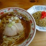 山忠 - メニュー①番中華そばと小チャーハンのセット750円