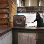 らーめん飛粋 - 酒井製麺の麺箱がある