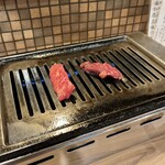 牛の助 肉之進 タンジロウ - ロースターでお肉を焼き焼き♪