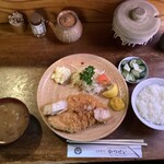 とんかつ かつせい - 特ロースかつ＋ごはん＋なめこ汁