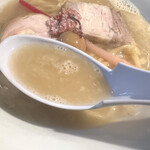 麺屋 丸福 - 桜焼酎仕立ての塩ダレが効いた鶏白湯