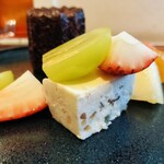 ブイヤベースのお店 プチポワソン - ドライフルーツとナッツの食感も美味しいカッサータです！フルーツと一緒に頂くとより美味しかったです