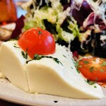 ブイヤベースのお店 プチポワソン - 京都の美味しいお豆腐屋さんから仕入れられてるそう！豆の味が濃いのにさっぱり、なめらかで美味しいお豆腐でした