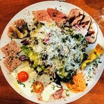 ブイヤベースのお店 プチポワソン - ボリューム満点！いっぱいのって豪華！ワインがすすみます