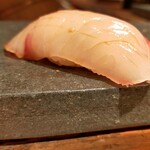 奥新 鮨屋のうおきん - カンパチ