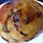 スーリープー - アンチョビ・オリーブのパン￥250くらい