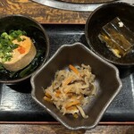 ふぐよし 総本店 - 小鉢3種左からあん肝、切り干し大根、ふぐの煮凝り、煮凝りしかふぐに関係ないけど、スターターとしてはこれで十分