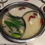 横浜中華街 薬膳火鍋 大草原 - 