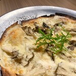 ブラッスリー 航 - トルティーヤピザ まいたけチーズ