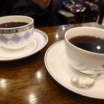 Cafe Bach - 右がイタリアンブレンド