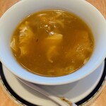 銀座アスター - ふかのひれと湯葉のスープでーす。①