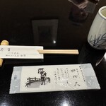 日本ばし やぶ久 - いつも撮影してしまう箸と箸置きと蕎麦茶