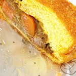 ボンクール 御徒町店 - ビーフカレーパン　温めていただきます！