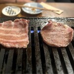 肉ホルモン てつ腕 - 適度な厚みがありますが、とても柔らかく肉汁も良い塩梅で口の中から幸せが溢れます