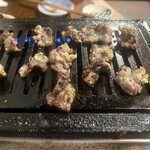肉ホルモン てつ腕 - アゴ塩、焼けました。