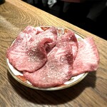 肉ホルモン てつ腕 - 上タン