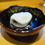 しの田 - 花びら餅は求肥が出来立て、ほっかほか(^^♪