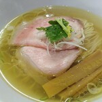 らあめん サンド - 比内地鶏とシャモロックの塩らあめん（アップ）