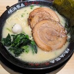 横浜家系ラーメン 有楽家 - 料理写真: