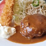 ロビン - デミソースとスパゲティを絡める
