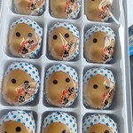 焼肉ぐりぐり家 - おまけ　鳥取旅行に行った人からおみやげをもらいました！　どじょうすくい饅頭！