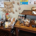 ヒグベーグル&カフェ - 店内の様子②。