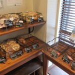 ヒグベーグル&カフェ - 店内の様子①。