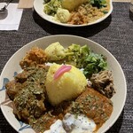 くろねこ3 - 手前はあいがけ、奥はダル単品