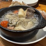 ビストロ やまごや - カキとキノコのアヒージョ