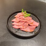 279613845 - 上タン