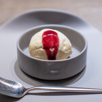 USHIGORO S. - マスカルポーネアイス ブルーベリーソース