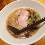 麺と酒 一 - 熊本ラーメン(968円)